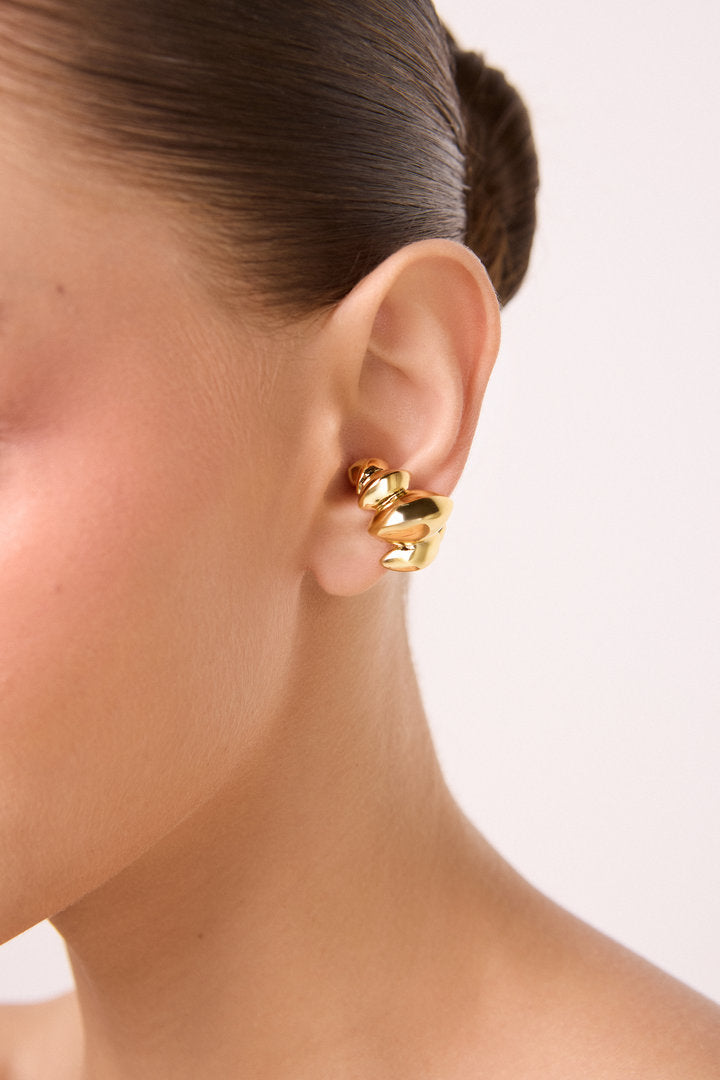 PIERCING TRAMA
